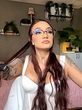 Snapshot of DaniDusan_ chatting on September 2025 06:13:01 PM DaniDusan  online show from September 2025 06:13:01 PM