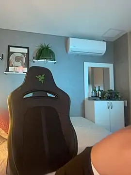 DaniDusan  online show from February 2026 08:40:01 PM