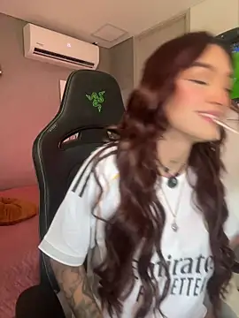 DaniDusan  online show from April 2026 07:48:02 PM