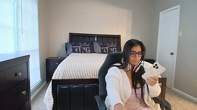 Snapshot of Abril_latex02 chatting on February 2025 03:29:01 PM Abril latex02 online show from February 2025 03:29:01 PM