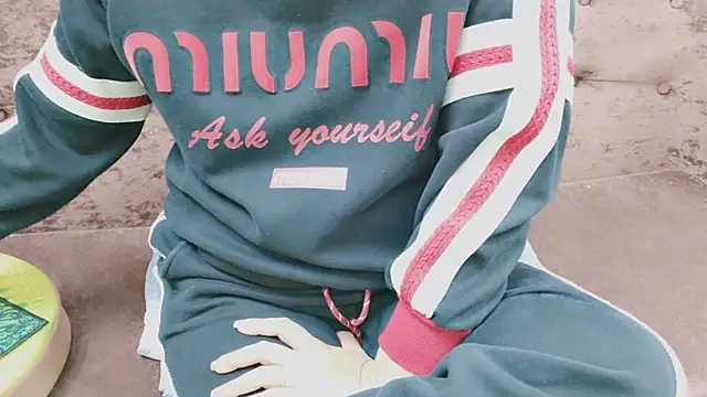 Sophie Secret online show from November 2025 10:32:02 PM