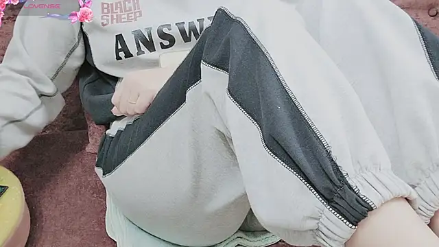 Sophie Secret online show from November 2025 10:04:02 PM