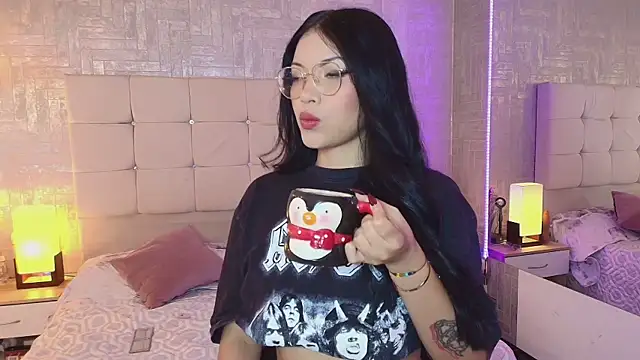 Snapshot of Baby_Venuss chatting on February 2025 03:44:02 AM Baby Venuss online show from February 2025 03:44:02 AM