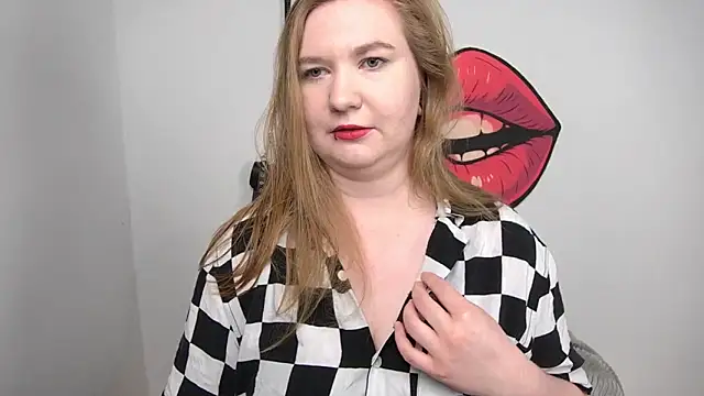 Snapshot of LaraDream chatting on November 2025 04:33:02 PM LaraDream online show from November 2025 04:33:02 PM