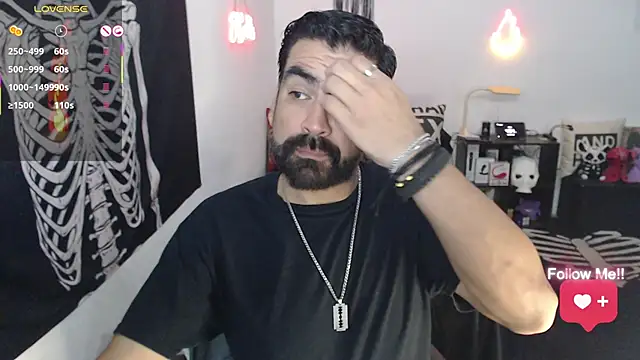 soyelcarlitos  online show from April 2026 10:52:01 AM