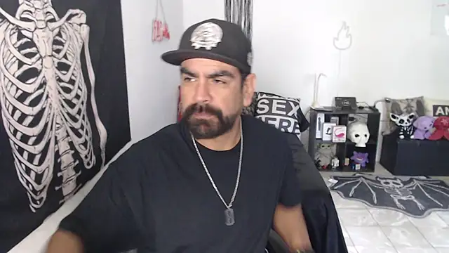soyelcarlitos  online show from May 2026 05:38:02 PM