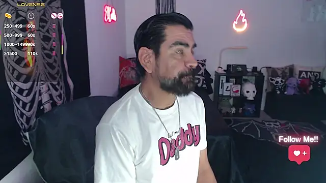 soyelcarlitos  online show from May 2026 01:17:02 PM