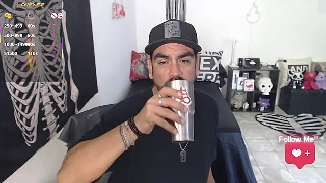 soyelcarlitos  online show from May 2026 06:57:02 PM