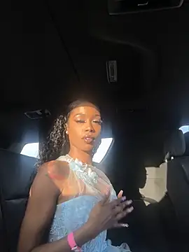 mismialove online show from May 2026 11:01:02 PM