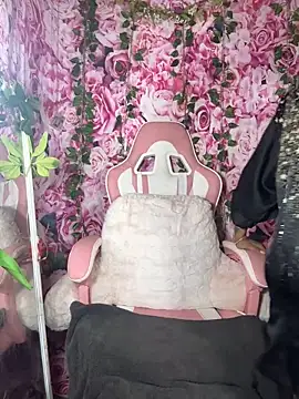 mismialove online show from November 2025 02:44:02 PM