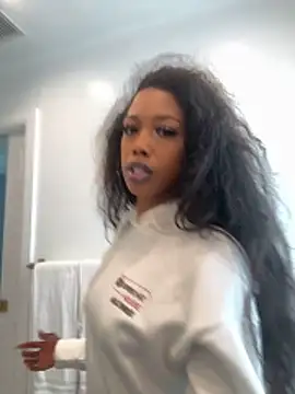 mismialove online show from May 2026 06:35:02 PM