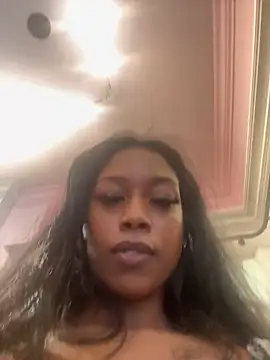mismialove online show from October 2025 11:06:01 PM