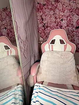 mismialove online show from April 2026 09:14:02 AM