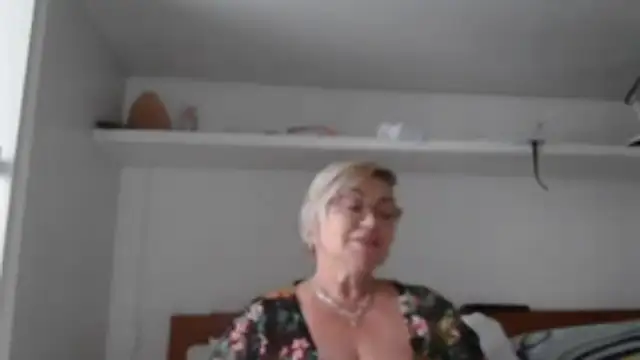 LindaL online show from November 2025 12:19:01 PM