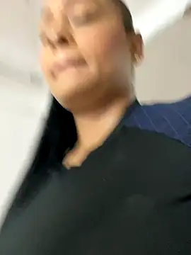 Snapshot of sofia_xxx02 chatting on November 2025 12:05:01 PM sofia xxx02 online show from November 2025 12:05:01 PM