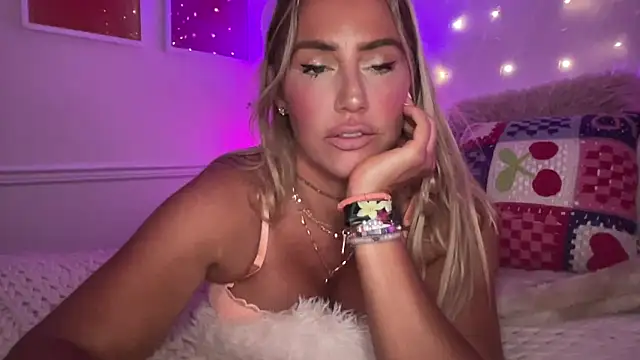 Fitnessbabe69 online show from June 2026 11:11:01 AM