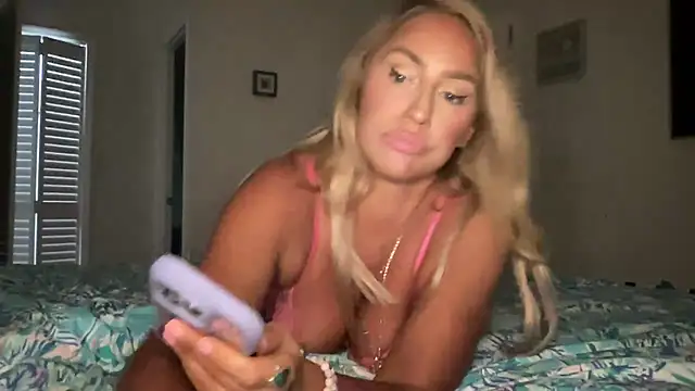Snapshot of Fitnessbabe69 chatting on September 2025 07:25:01 AM Fitnessbabe69 online show from September 2025 07:25:01 AM