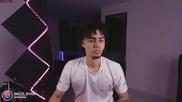 bigryann23 online show from November 2025 11:27:02 PM