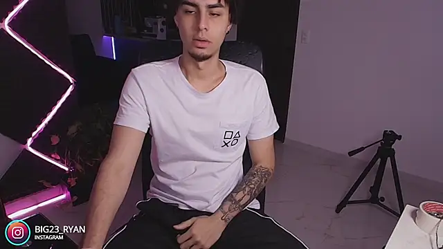 bigryann23 online show from November 2025 03:28:02 AM