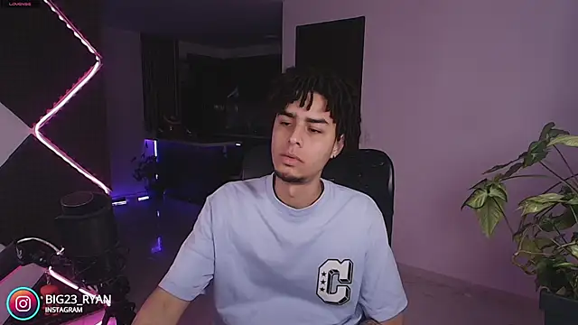 bigryann23 online show from November 2025 02:27:02 AM