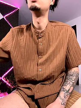 bigryann23 online show from November 2025 02:34:02 AM